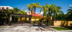 Beach Access, Sleeps 9 Adults, Private Heated Pool, Boat Dock, Villa Calaveras